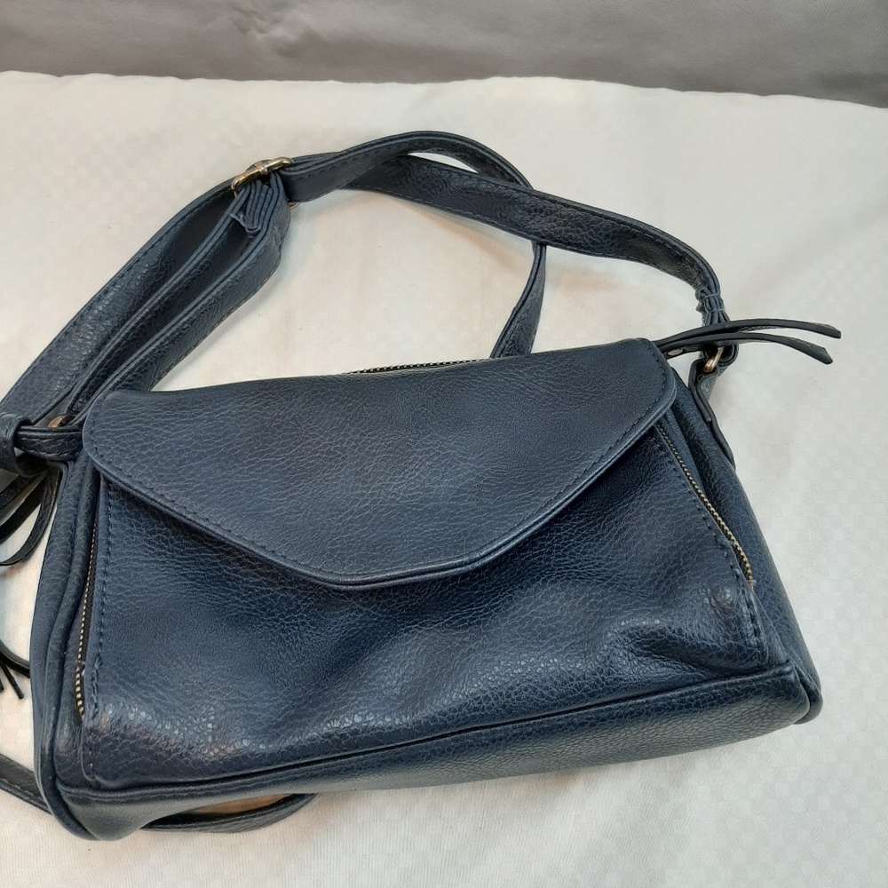 UNDER ONE SKY BLUE LEATHER CROSSOVER PURSE